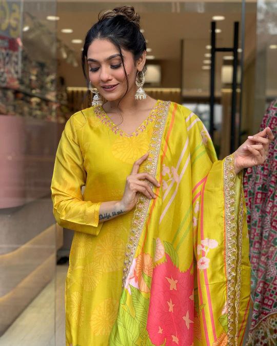 Yellow Floral Beautiful Design Kurta Set