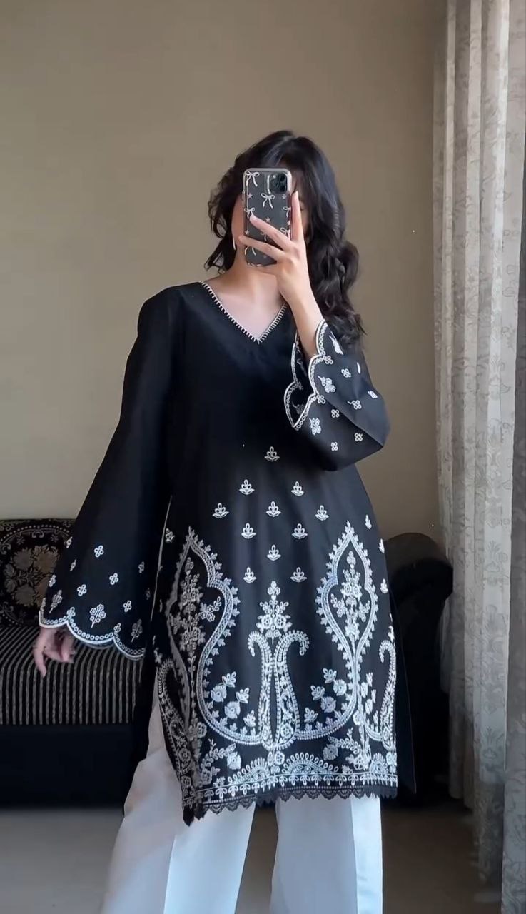 Heavy Embroidery with Thread With fancy GPO lace