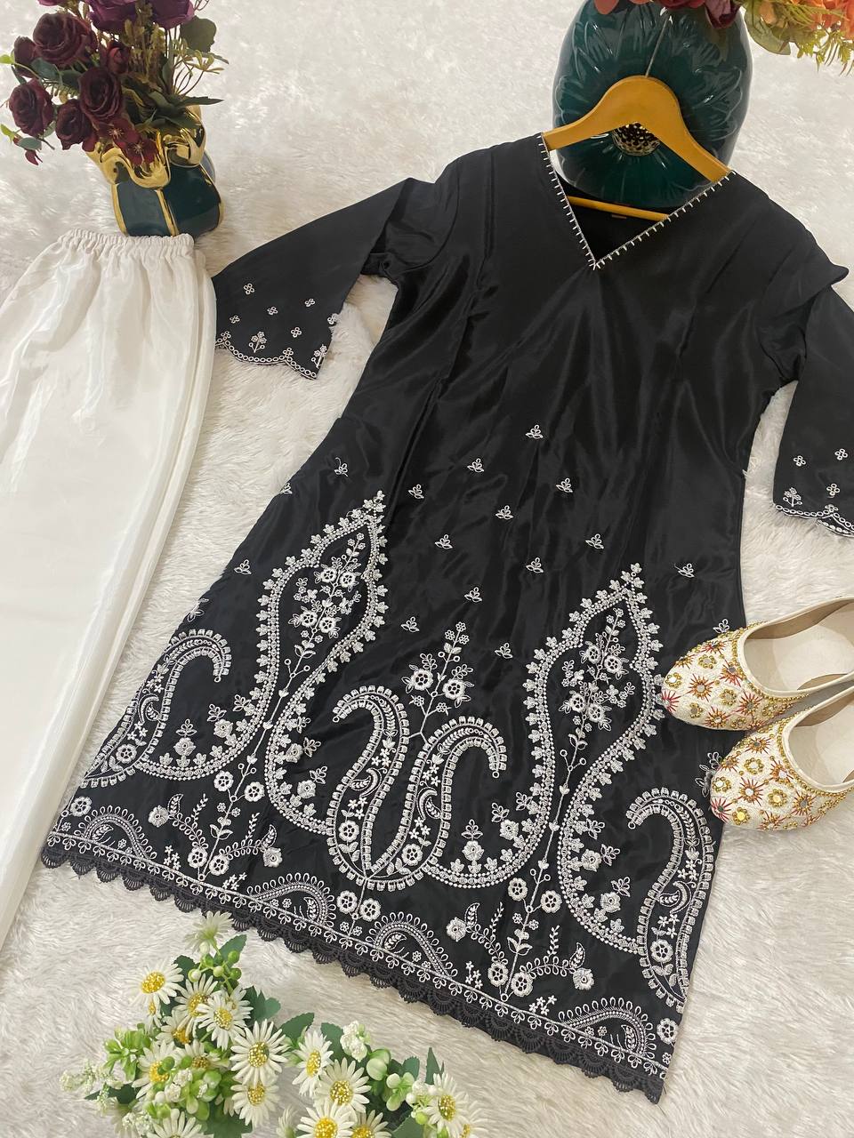 Heavy Embroidery with Thread With fancy GPO lace