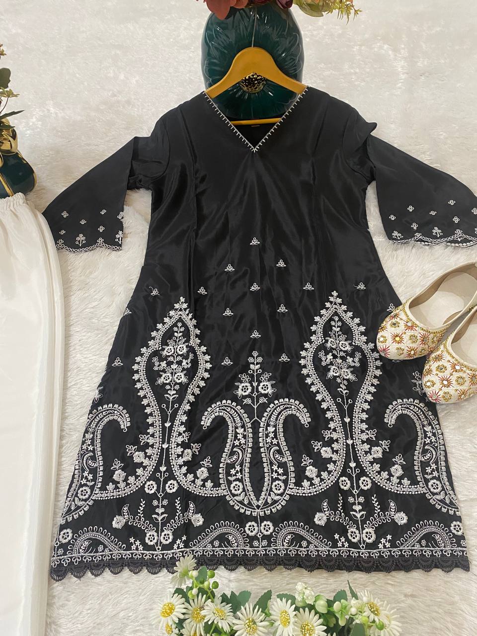 Heavy Embroidery with Thread With fancy GPO lace