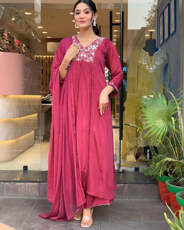 Effortless Glamour in Wine – A Flowing Kurta for Every Occasion