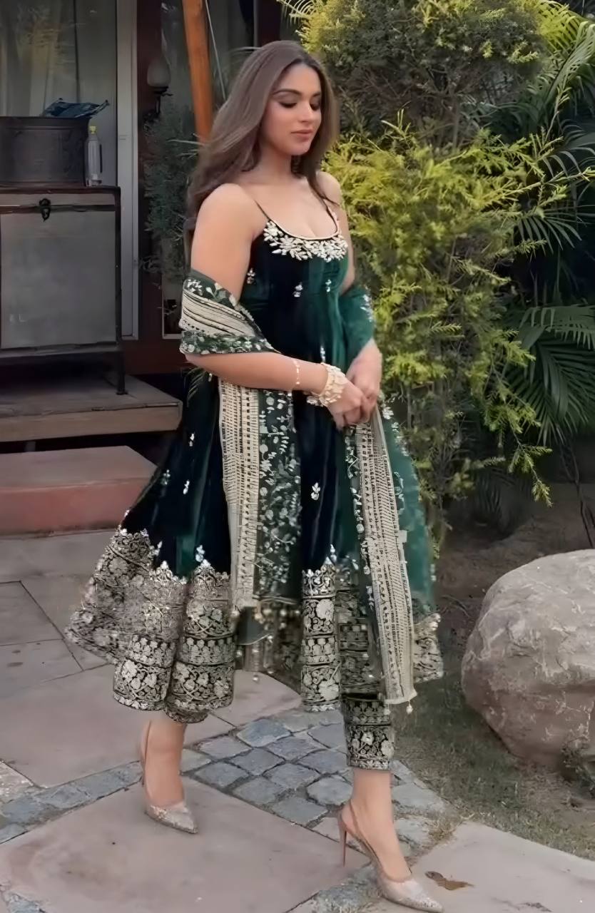 Royal Emerald Green Anarkali with Statement Dupatta