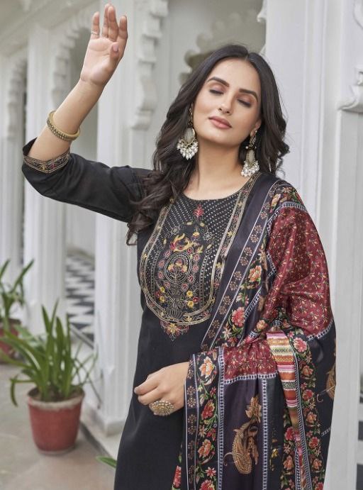 Ethnic Motifs Yoke Designed Straight Kurta Set