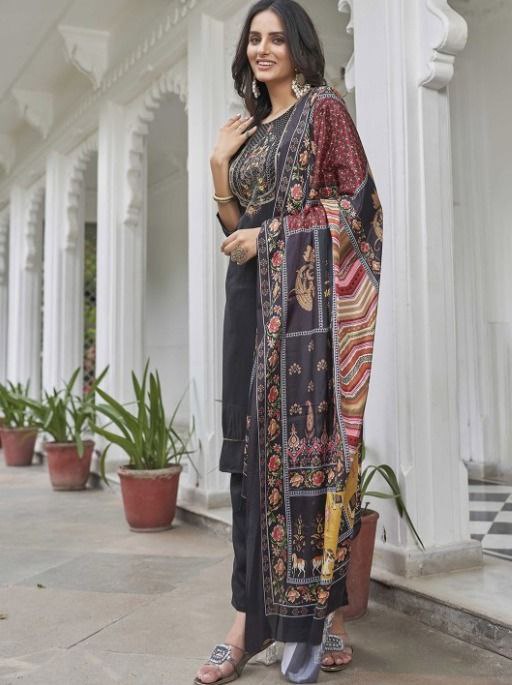 Ethnic Motifs Yoke Designed Straight Kurta Set
