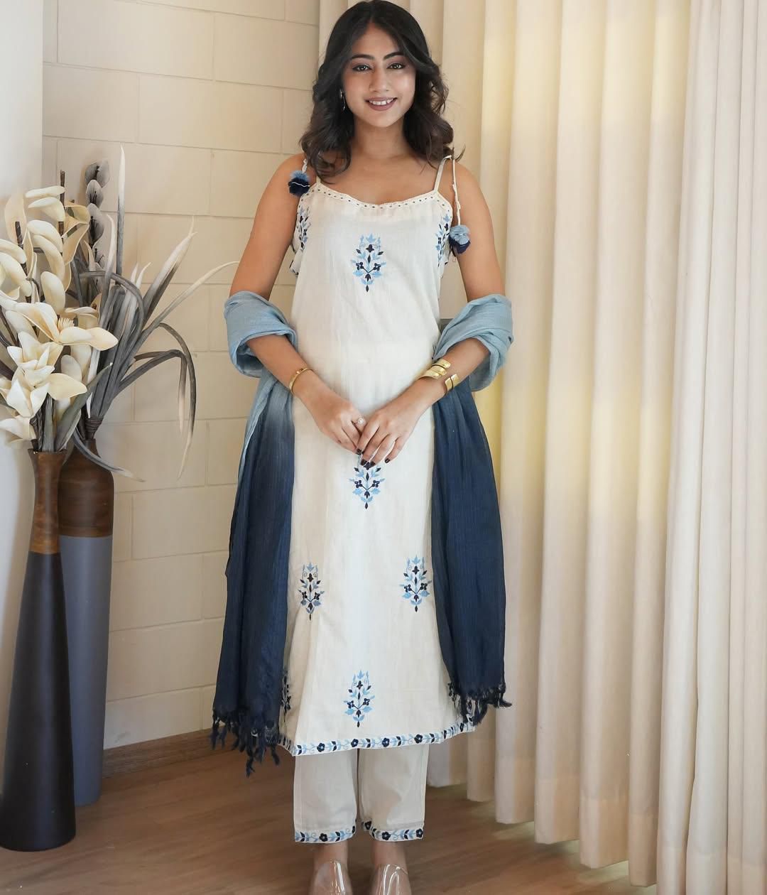 EXCLUSIVE STRIPPED KURTI AND PANT IN COTTON WITH DUPATTA