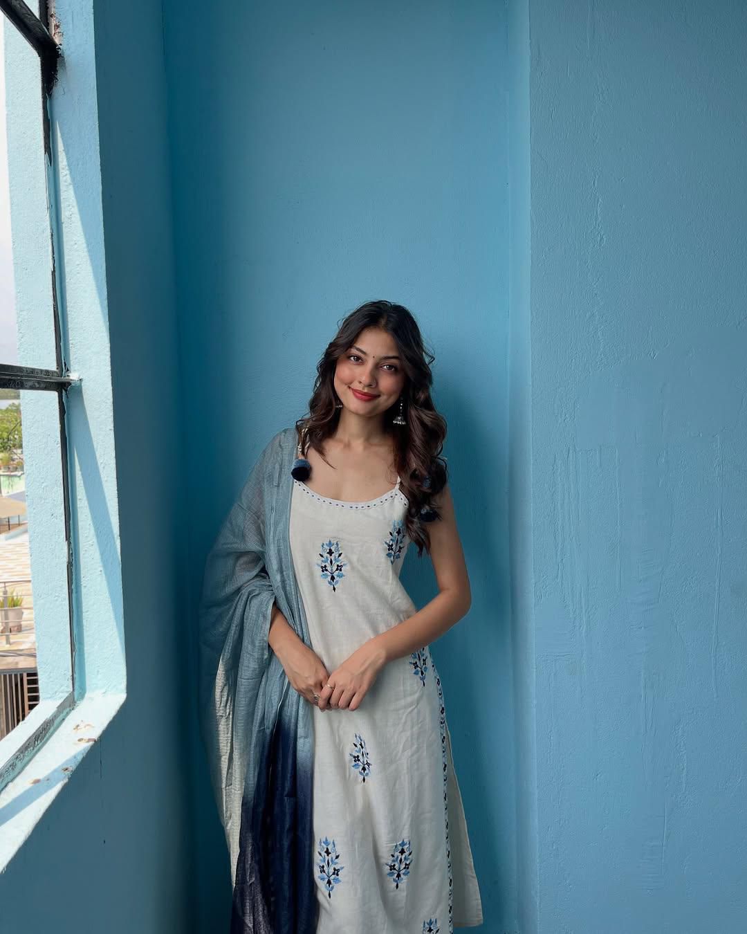 EXCLUSIVE STRIPPED KURTI AND PANT IN COTTON WITH DUPATTA