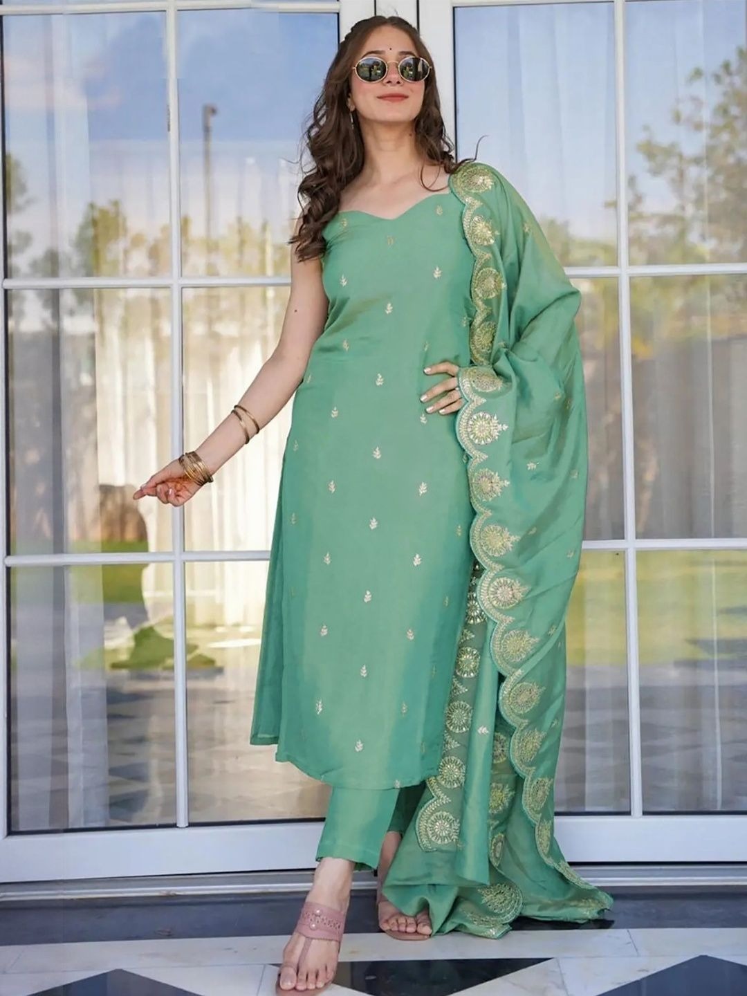 Sophisticated Allure: Embroidered Magenta Kurta with Flowing Dupatta