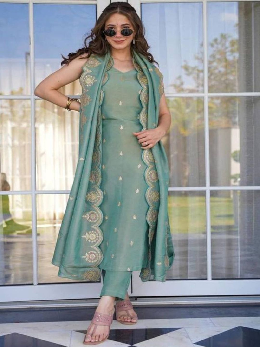 Sophisticated Allure: Embroidered Magenta Kurta with Flowing Dupatta