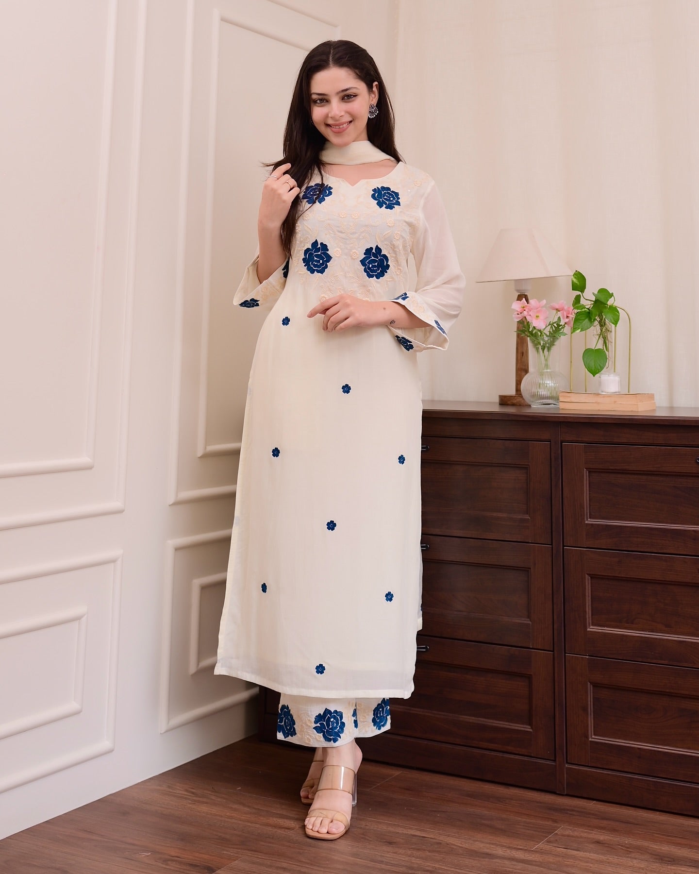 Subtle Sophistication in Cream – Perfect for Daytime Festivities