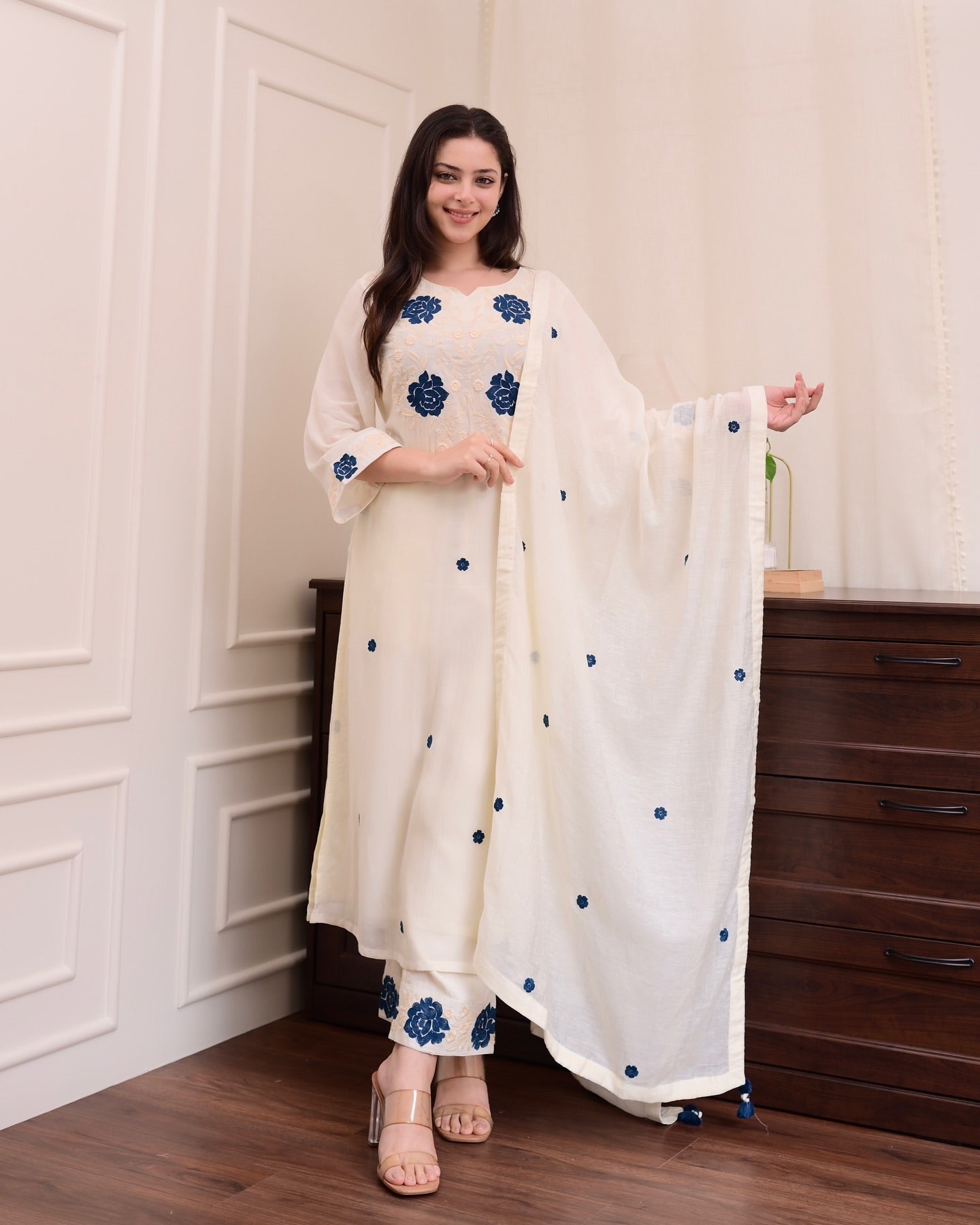 Subtle Sophistication in Cream – Perfect for Daytime Festivities