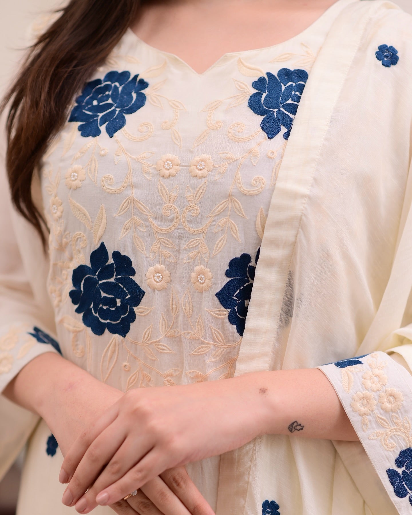 Subtle Sophistication in Cream – Perfect for Daytime Festivities
