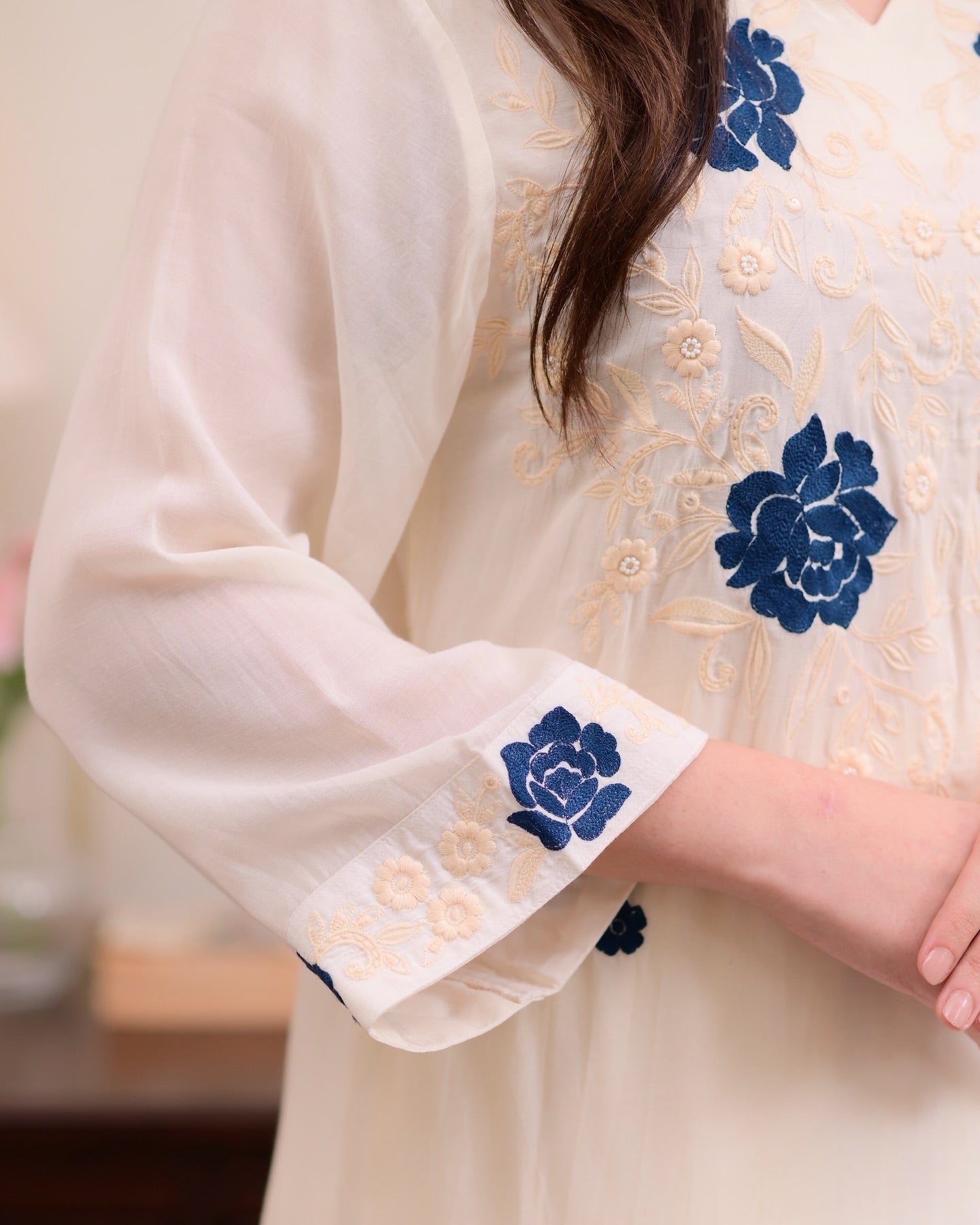 Subtle Sophistication in Cream – Perfect for Daytime Festivities