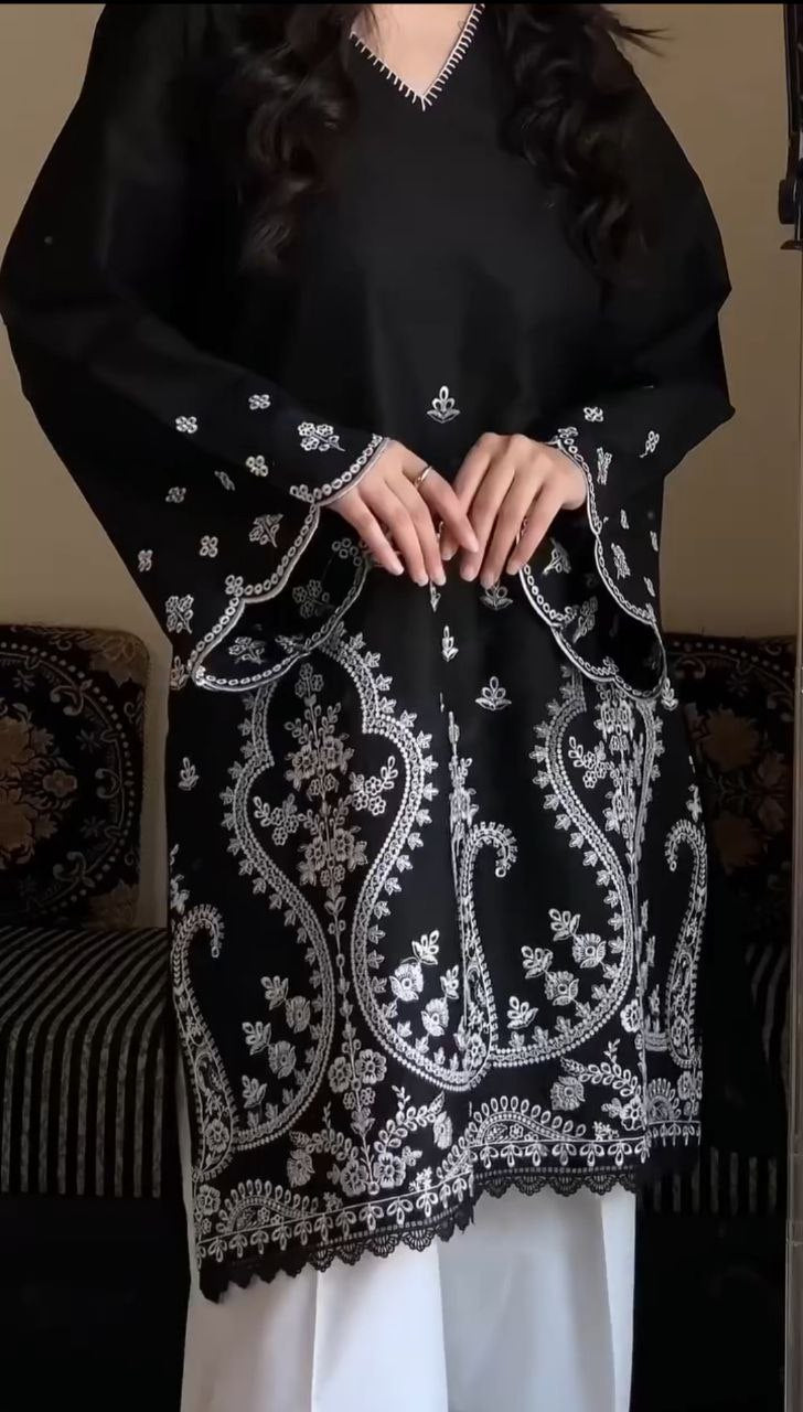 Heavy Embroidery with Thread With fancy GPO lace