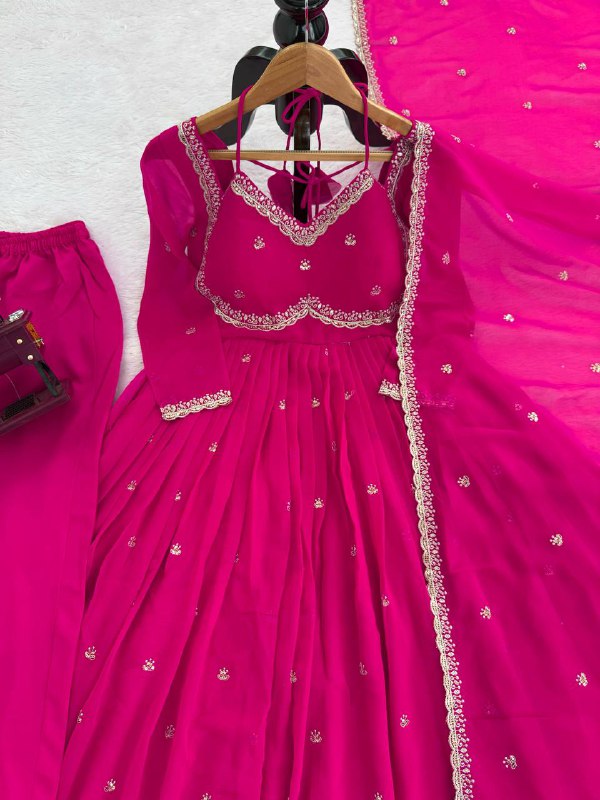 Effortless charm with our exclusive 3-piece set – crafted for comfort