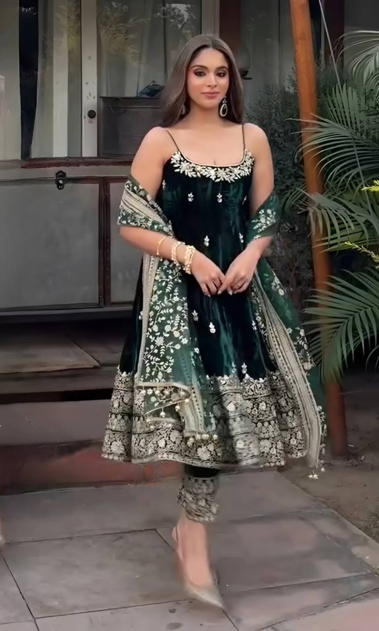 Royal Emerald Green Anarkali with Statement Dupatta