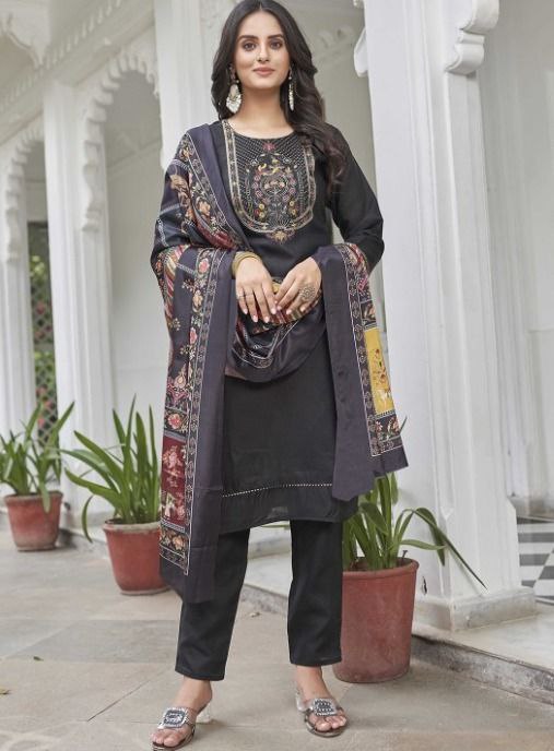 Ethnic Motifs Yoke Designed Straight Kurta Set