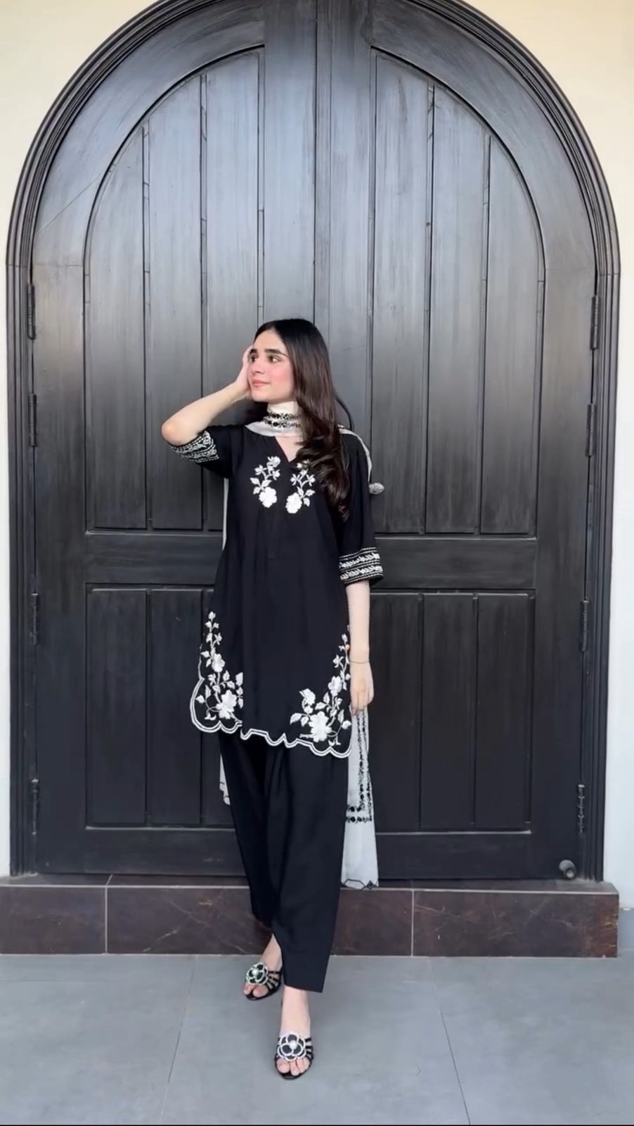 MOST TRENDING FARSI SALWAR SUIT IN THREE PIECE WITH EMBROIDERY WORK
