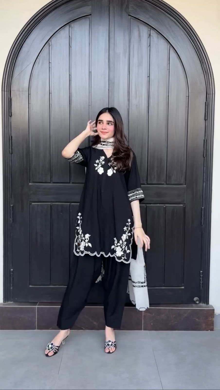MOST TRENDING FARSI SALWAR SUIT IN THREE PIECE WITH EMBROIDERY WORK