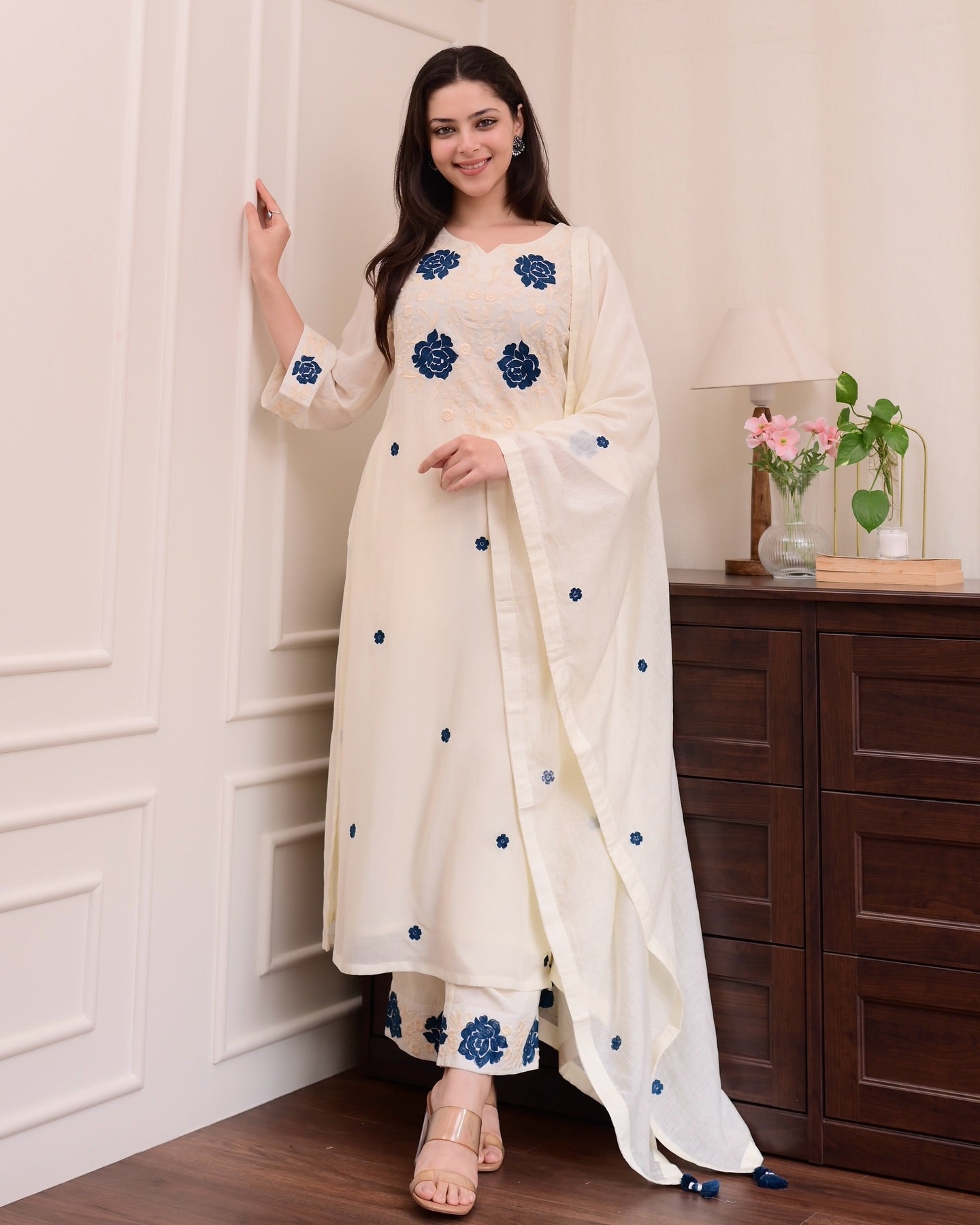 Subtle Sophistication in Cream – Perfect for Daytime Festivities